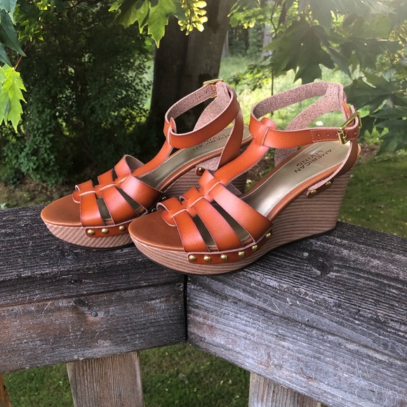 American Living Abaline T-Strap  Wedge Sandals - Picture 8 of 10